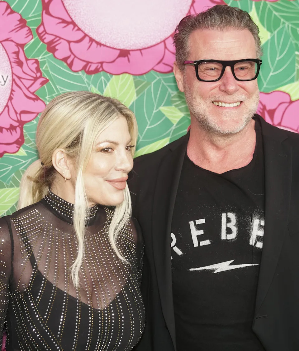 Tori Spelling and Dean McDermott at an event