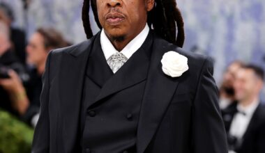 Jay-Z Shows Afro Hair Transformation at Knicks, Spurs Game 3