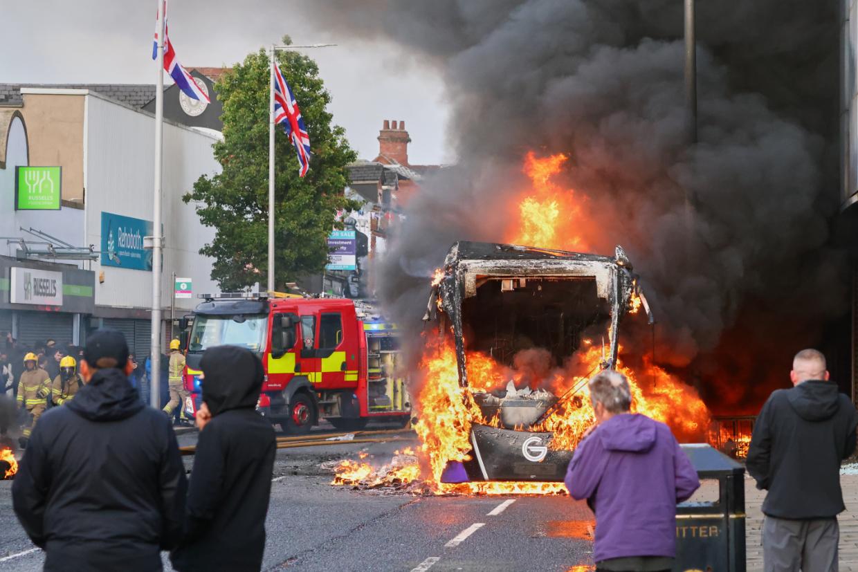 Police arrest a Sudanese suspect in a Belfast stabbing as Starmer calls for calm - Stuff