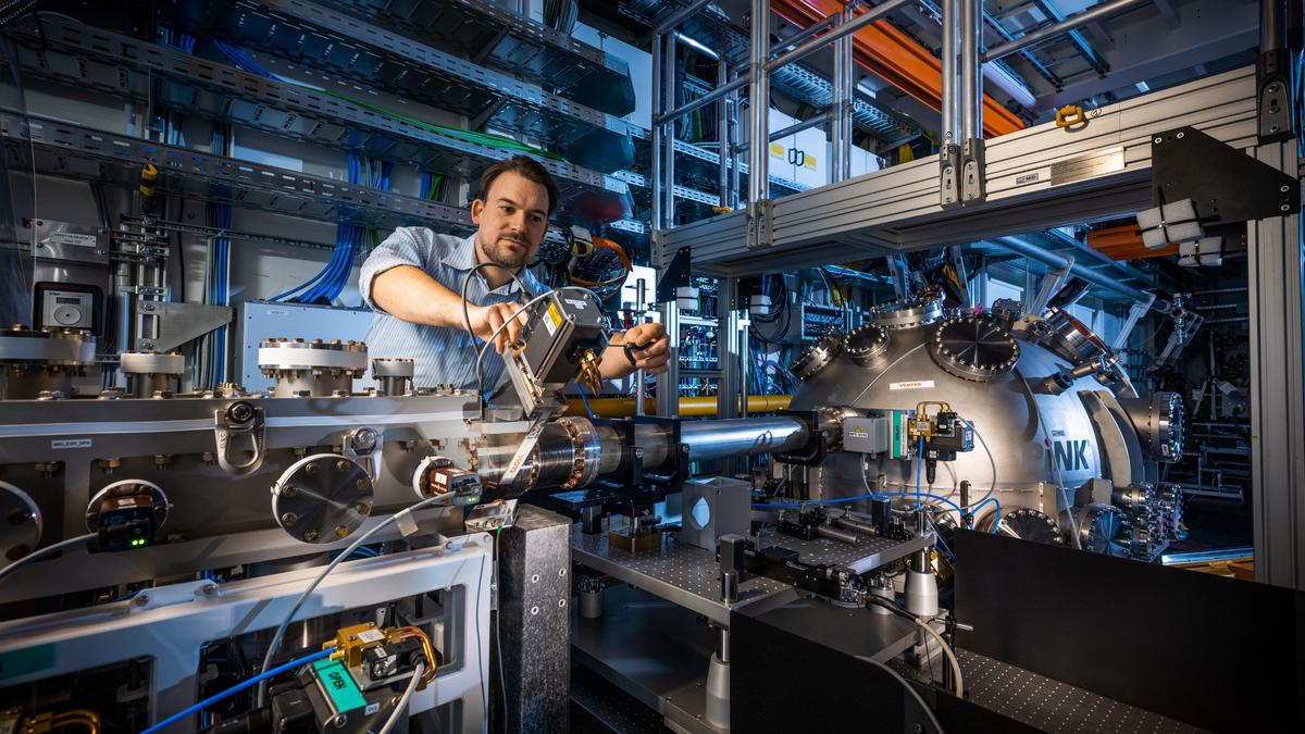 Laser strums atoms trillions of times in search for better computers