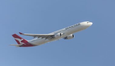 Passengers who spent more than 8hrs on Qantas plane now stuck on Auckland tarmac