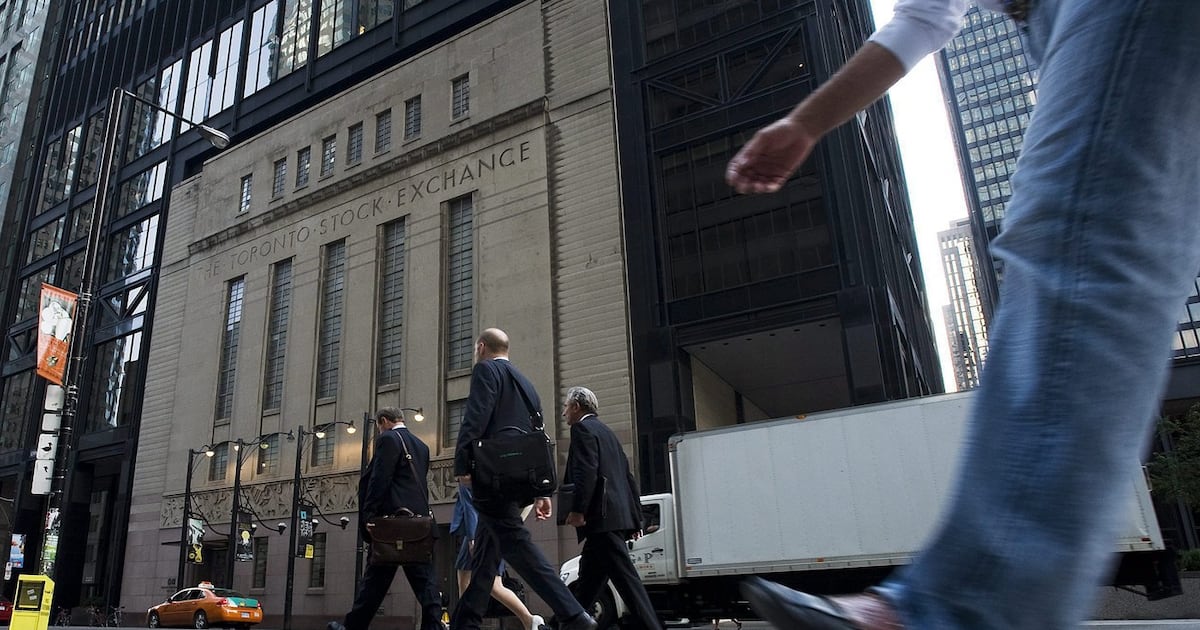 TSX today edges higher amid positive economic data