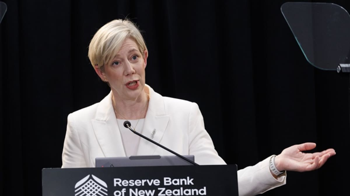 New Governor steadies Reserve Bank as divided committee faces oil shock inflation - Liam Dann