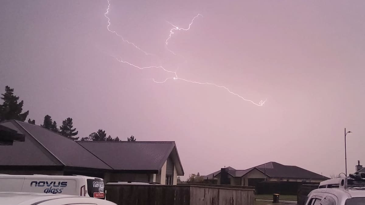 Alerts issued as thunderstorms with tornado and flood threat to lash North Island