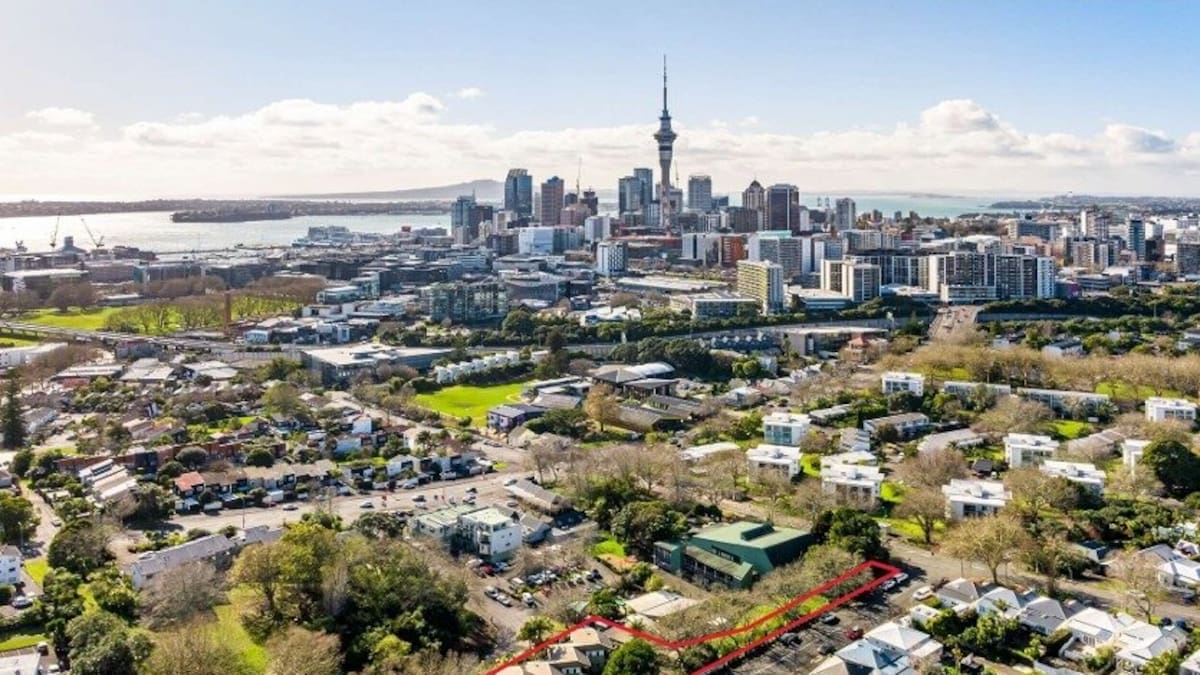NZ’s economy is beginning to turn around while Australia is showing signs of fatigue - Slade Robertson