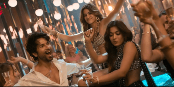A still from Cocktail 2
