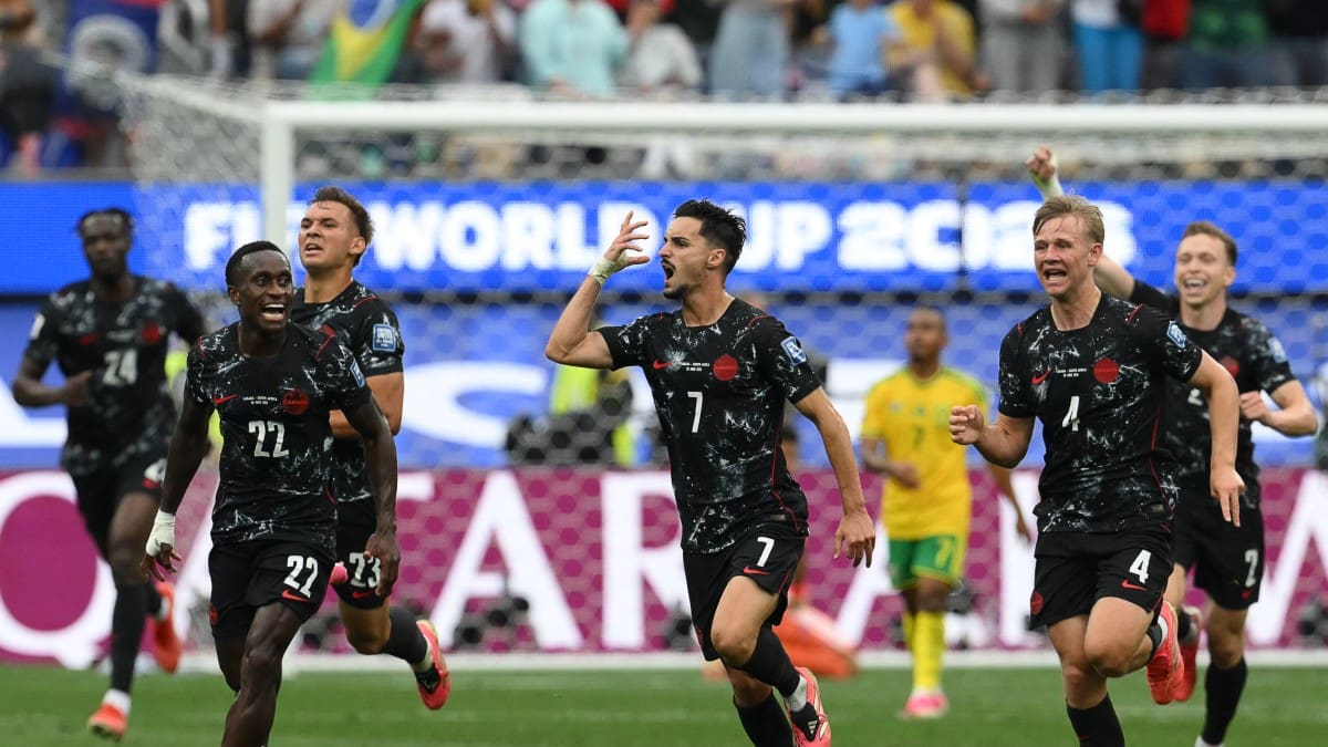 Fifa World Cup: Canada edge South Africa 1-0 to reach World Cup last 16