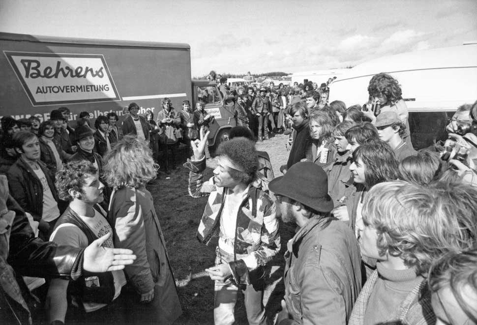 Jimi Hendrix arrives at Fehmarn