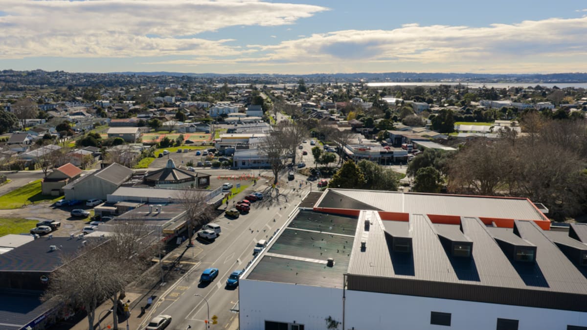 Auckland’s New World Te Atatū draws 300 jobseekers in two days