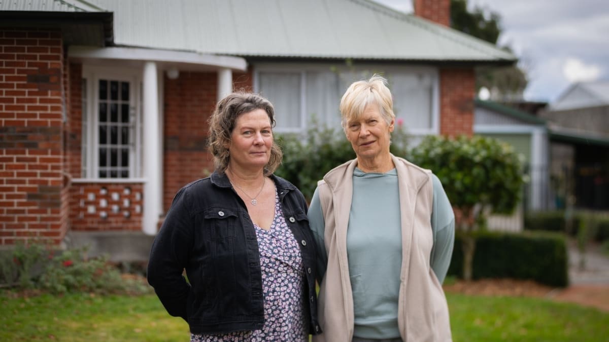 Home owners want builder Aaron Jessett barred after losing thousands on unfinished jobs