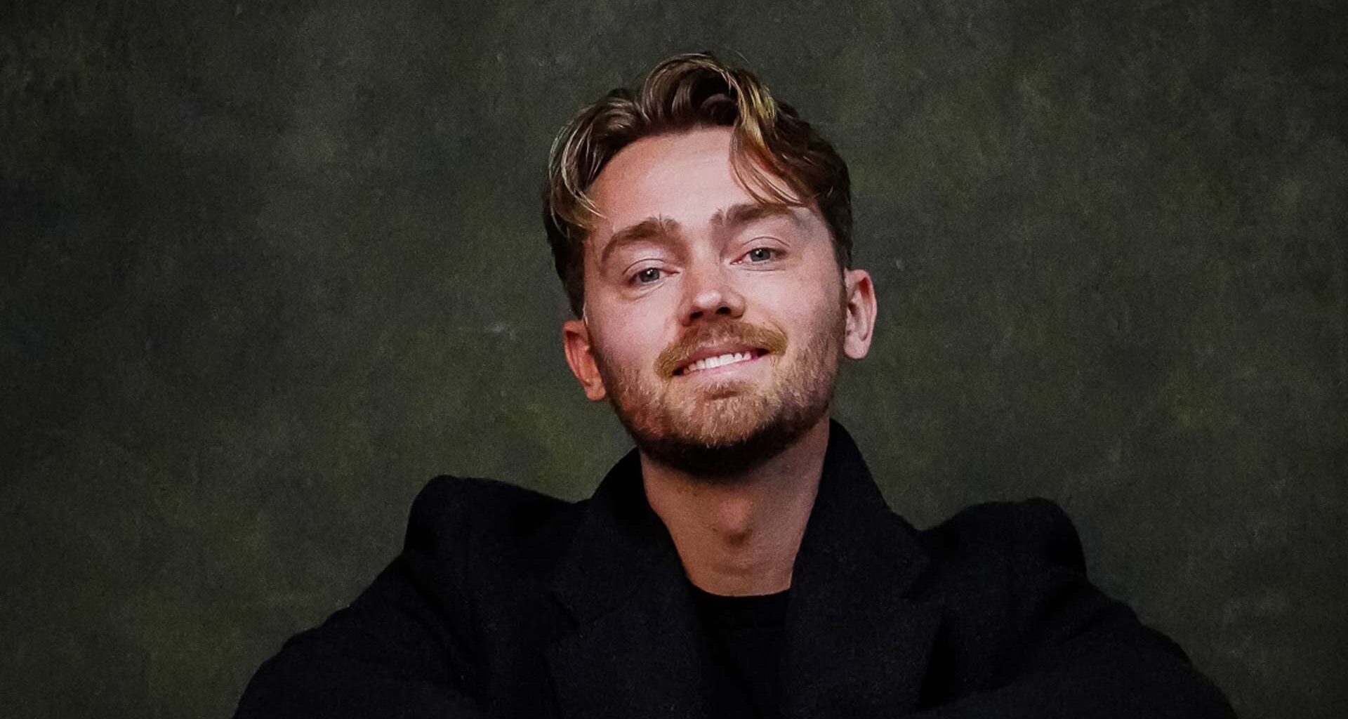 Felix Mosse's debut tops indie charts thanks to Golsboro Fellowship subscription box