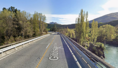5 people injured in serious Queenstown crash, State Highway 6 closed