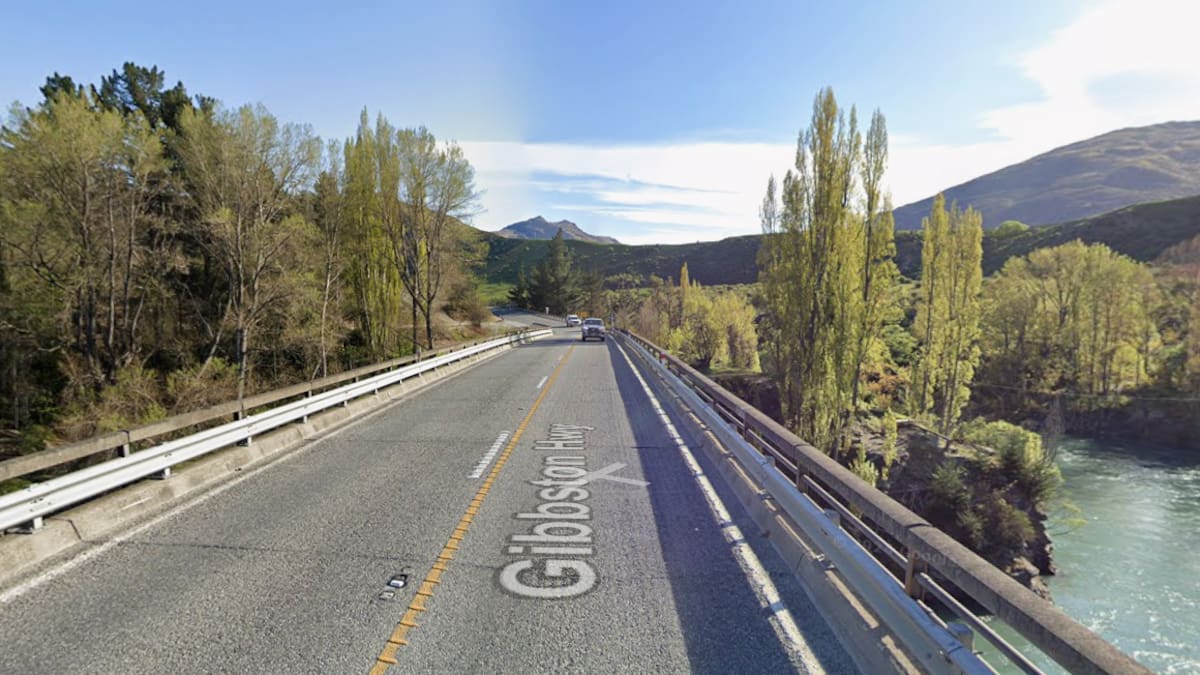 5 people injured in serious Queenstown crash, State Highway 6 closed