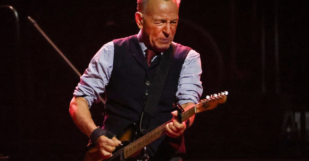Bruce Springsteen Performs 'People Have the Power' With Bono and Patti Smith
