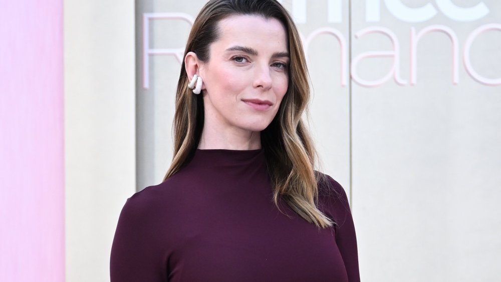 Office Romance: Betty Gilpin on Using Prosthetic Vagina for Birthing Scene