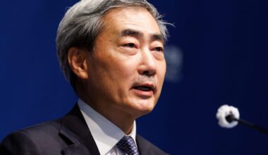 Bank of Korea warns chip workers' massive bonuses may be inflation concern