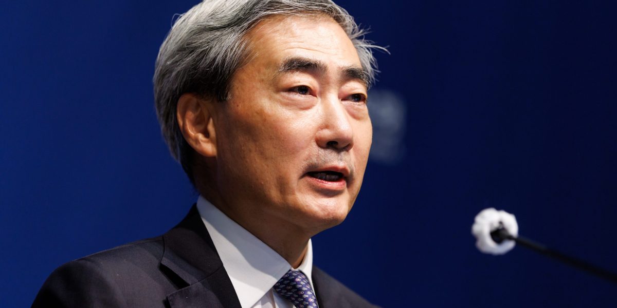 Bank of Korea warns chip workers' massive bonuses may be inflation concern