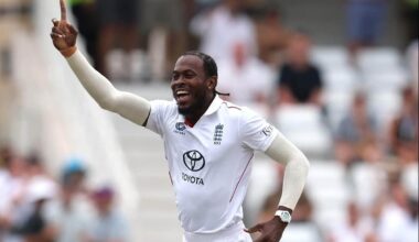 Jofra Archer delivers a reminder of his brilliance but New Zealand progress on deteriorating pitch