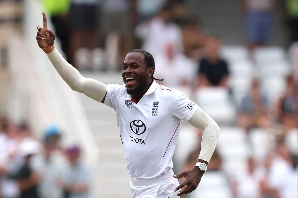 Jofra Archer delivers a reminder of his brilliance but New Zealand progress on deteriorating pitch