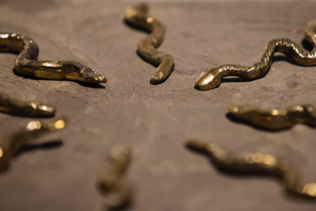 The snake symbol in one of Adina Kraus’ works (Photo: Courtesy) עבודות של עדינה קראוס, אמנית שעלתה מאוסטרליה