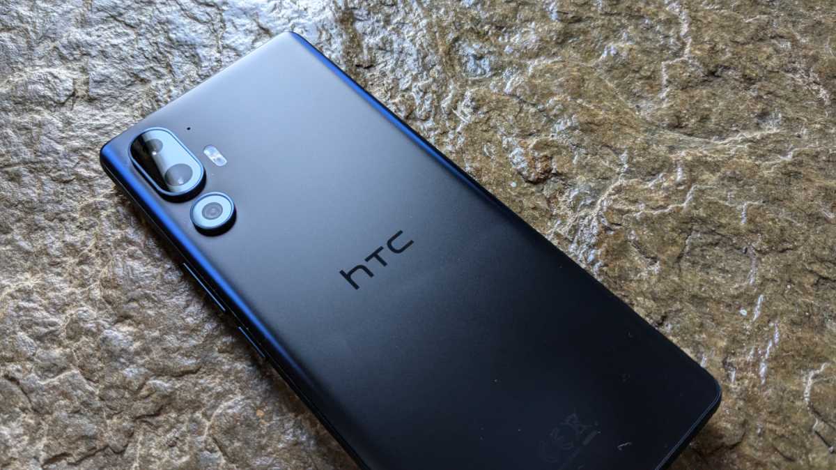 HTC U24 Pro REAR1
