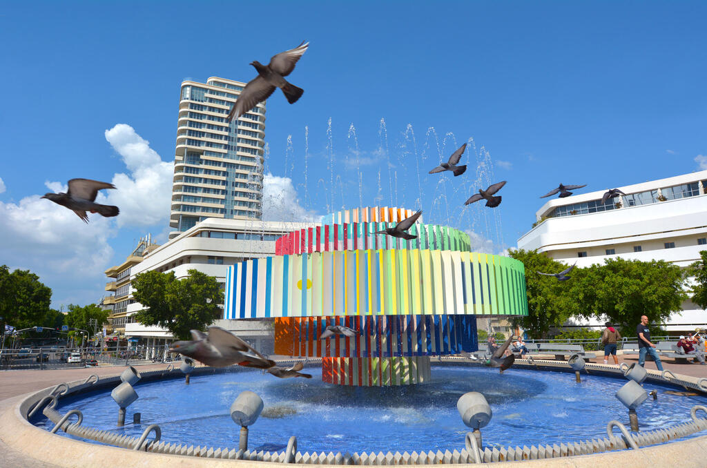 Photo: ChameleonsEye, shutterstock המזרקה בכיכר דיזנגוף בגרסה המקורית