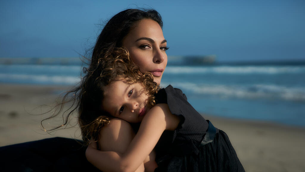 Moran with her daughter Lia (Photo: Michael Becker ) מורן אטיאס עם הבת ליה
