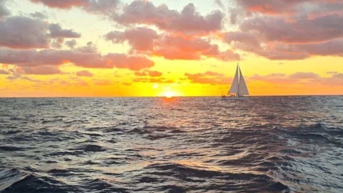Rescue ship heads to stricken NZ yacht from Whangārei