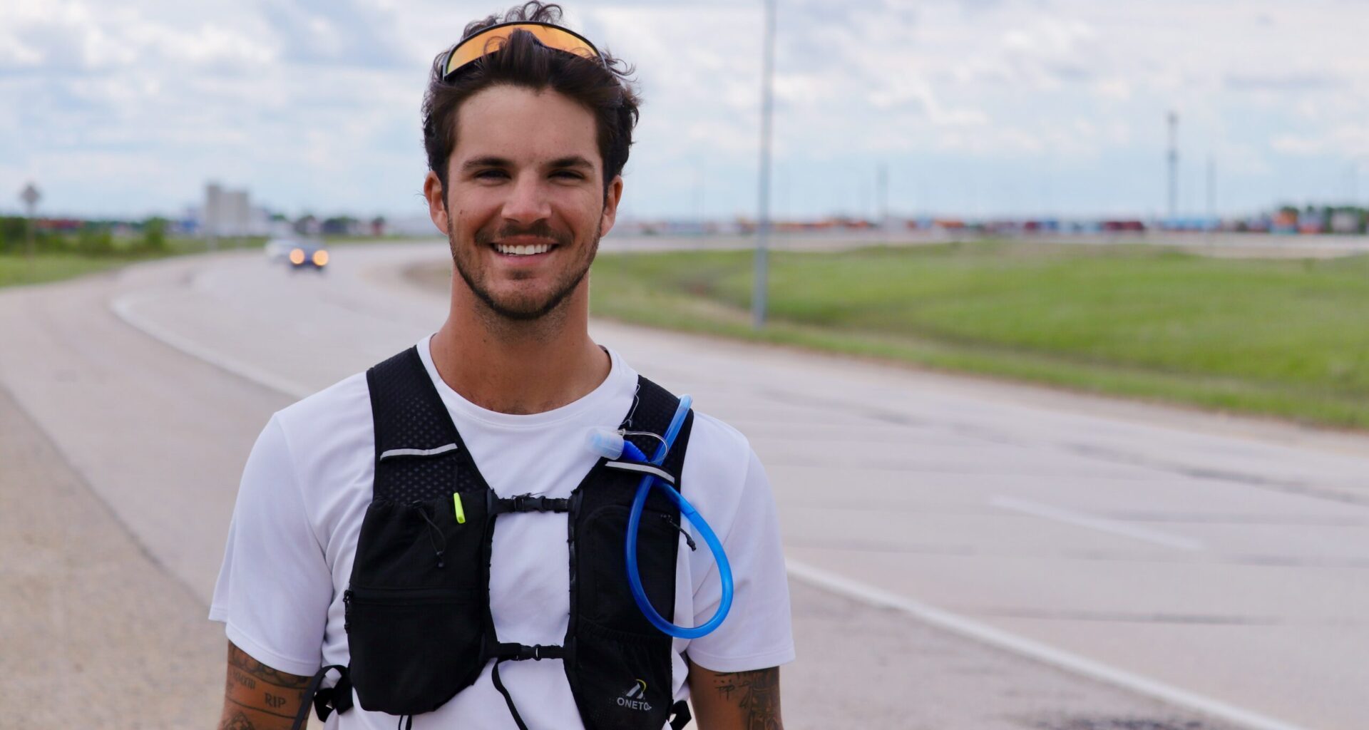 Ontario man running across Canada to raise money for mental health passes by Winnipeg