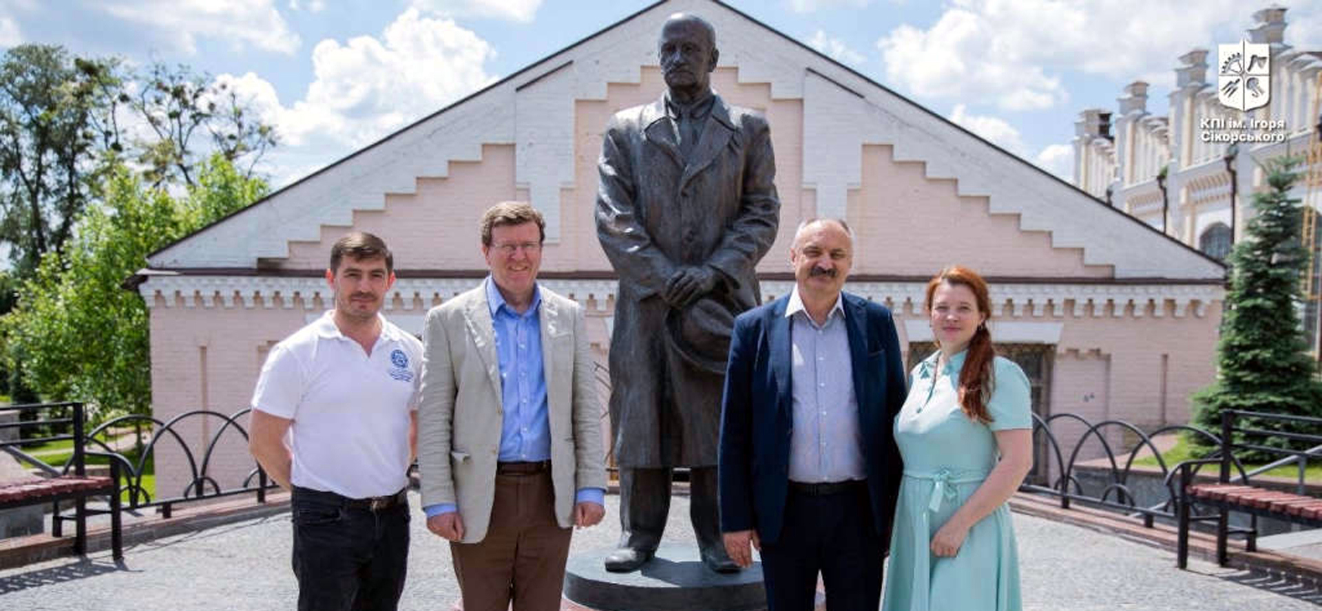 Professor Cockell visits Kyiv Polytechnic