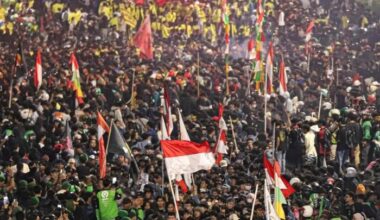 INDONESIA Rupiah drops, investor confidence plummets, protests return to Jakarta