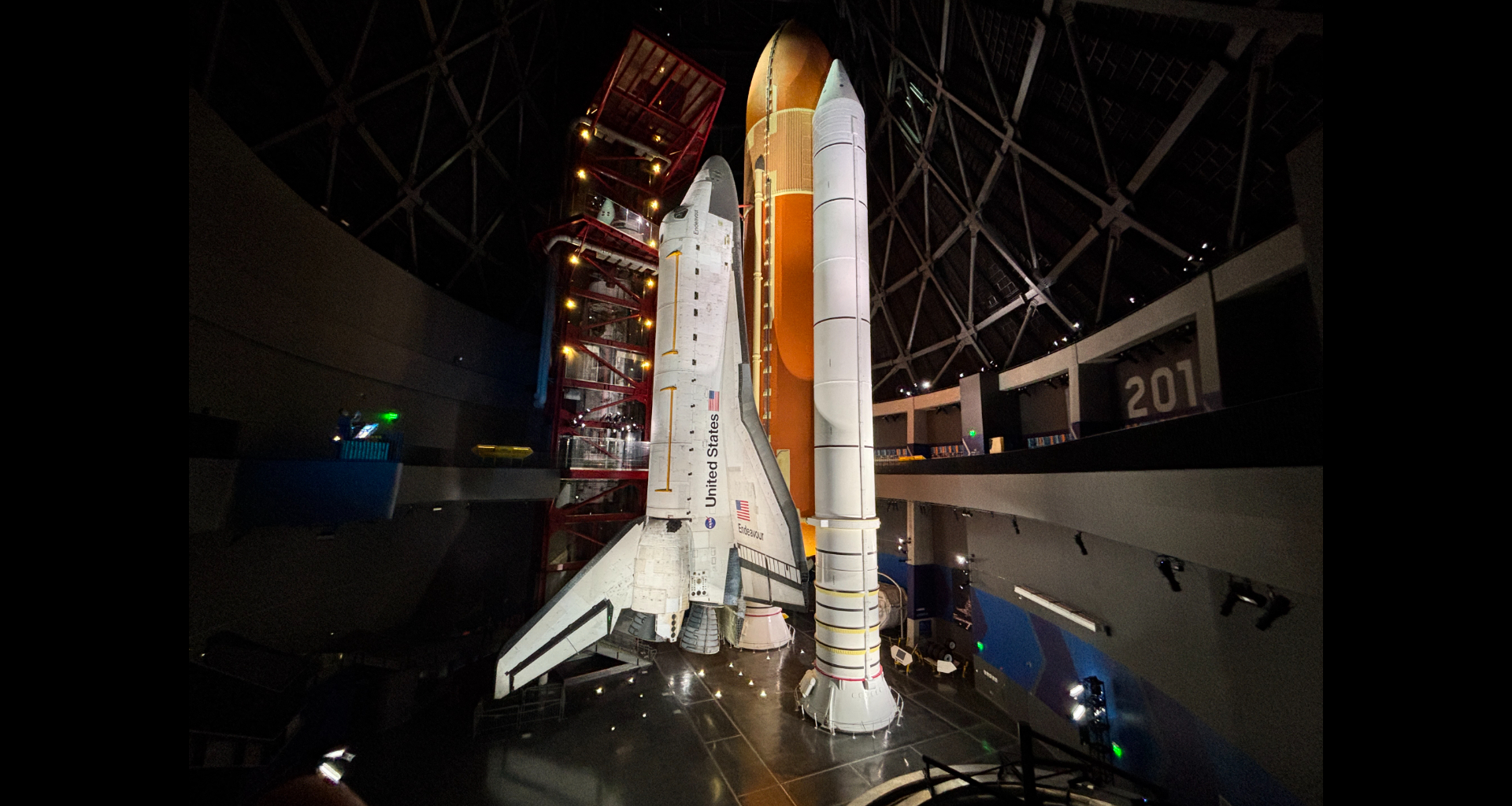 I got a sneak peek at space shuttle Endeavour's new home in California, and it's breathtaking (photos)