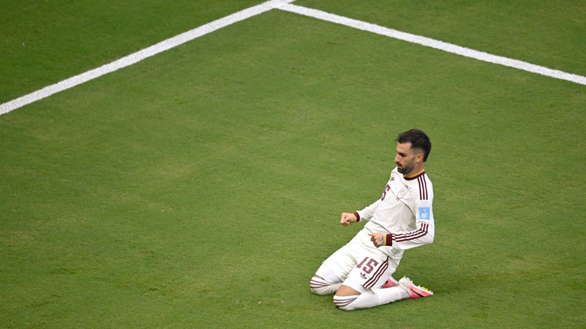Fifa World Cup: Spain v Uruguay live updates of Group H clash