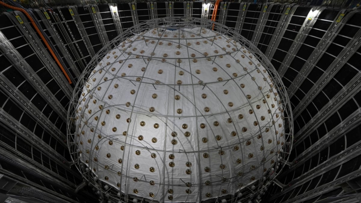 Giant Underground Detector Releases First Major Findings on Ghost Particles : ScienceAlert