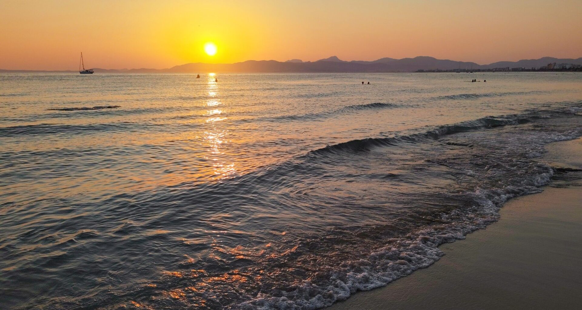 10 easy places to see the total solar eclipse 2026 from Spain's major vacation destinations