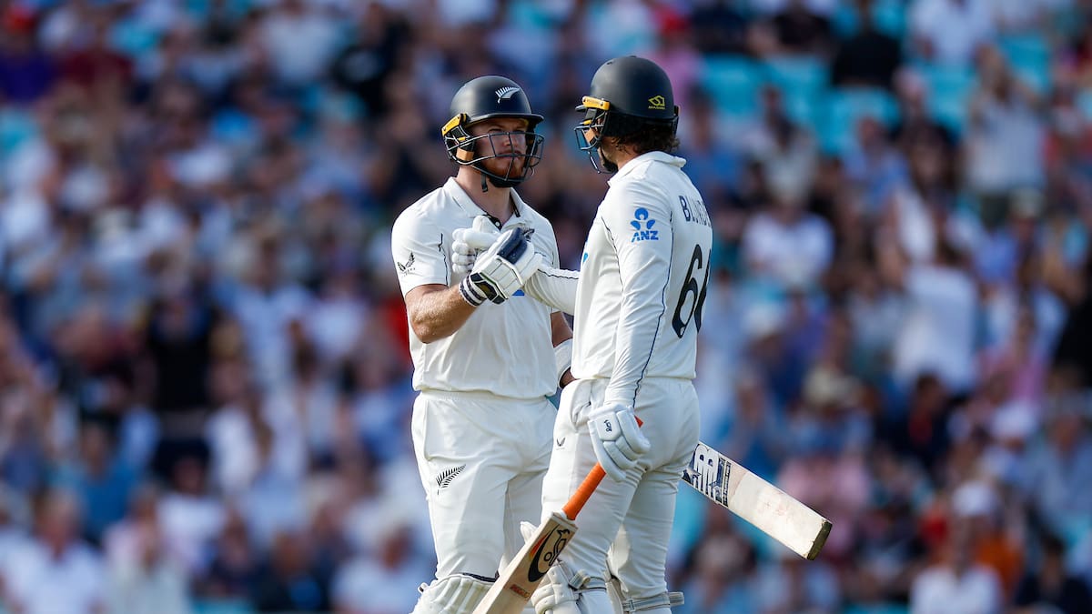 Black Caps v England: Tom Blundell, Glenn Phillips lead the way on tough batting day for New Zealand at The Oval