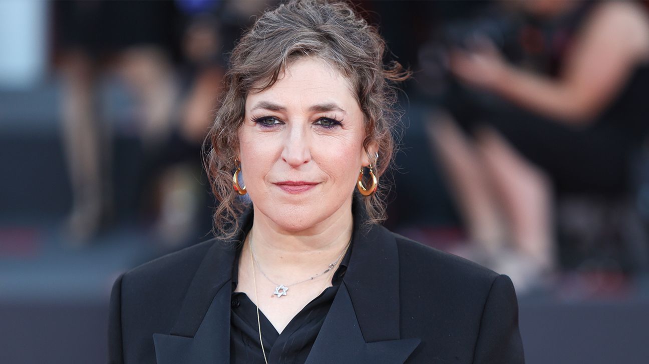 Mayim Bialik at a ceremony