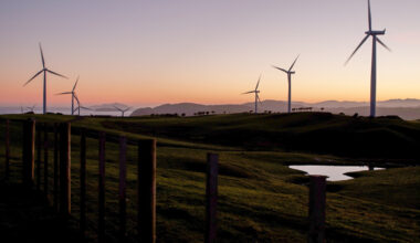 Power prices easing but investment risks remain, Infrastructure Commission says