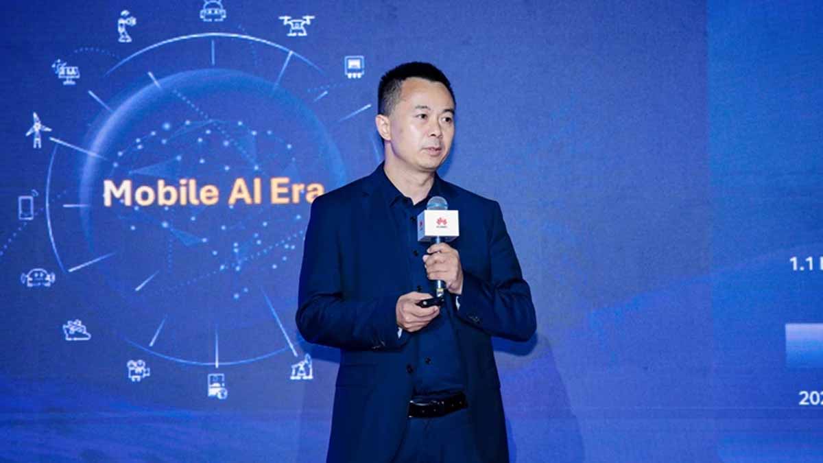 Huawei Zeng Chuang launching the GigaUplink solution