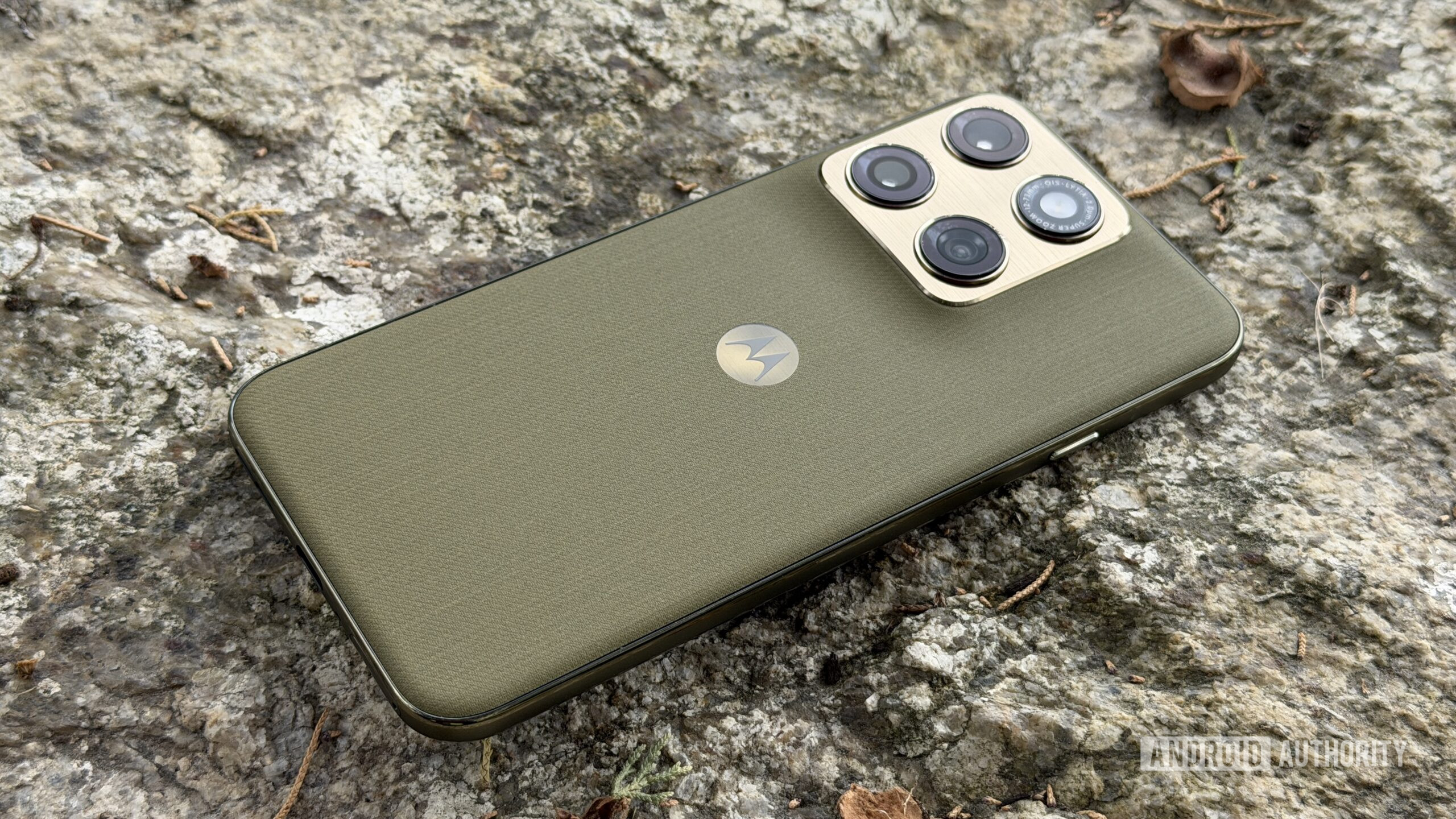 Motorola Edge 2026 against rock Motorola Edge 2026 against rock