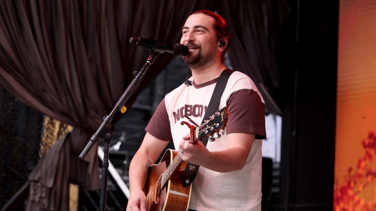 Noah Kahan Begs His Fans Not To Do This Insanely Gross Thing at His Concerts: 'Please Dear God Just Go to the Bathroom'