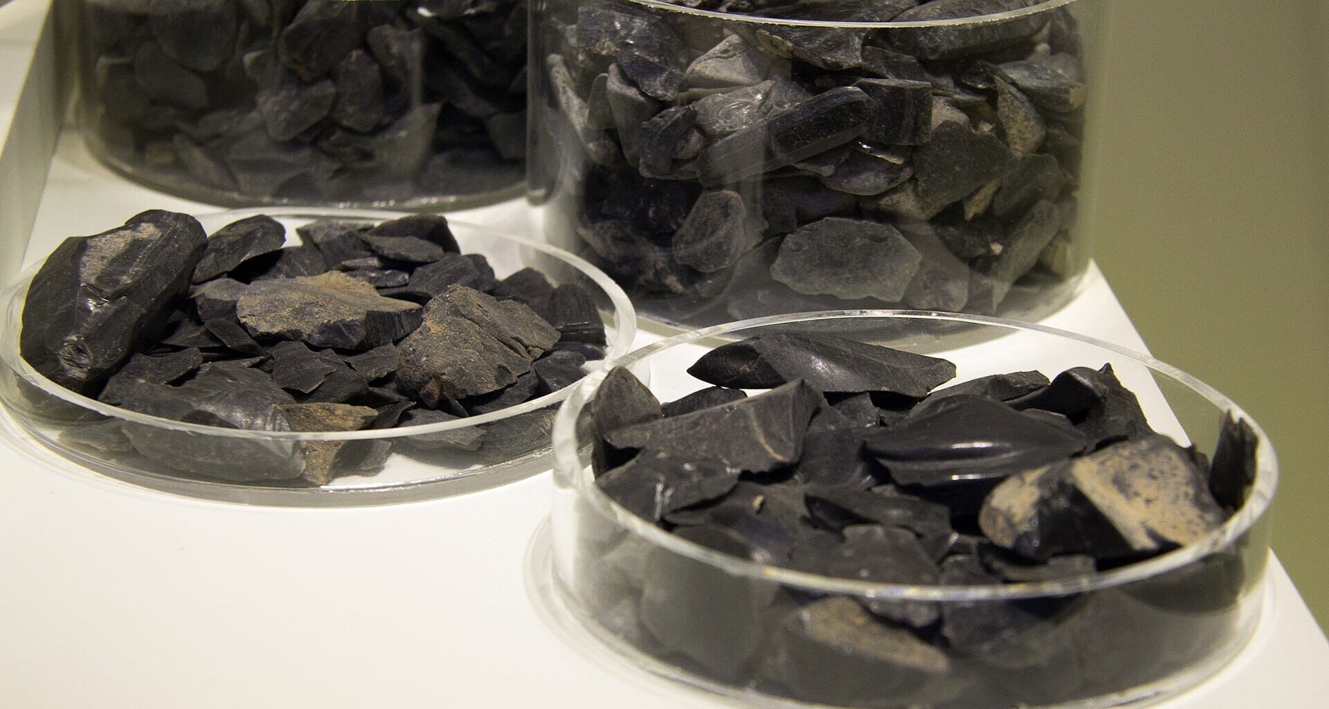 Archaeologists discovered obsidian from Melos in Knossos.