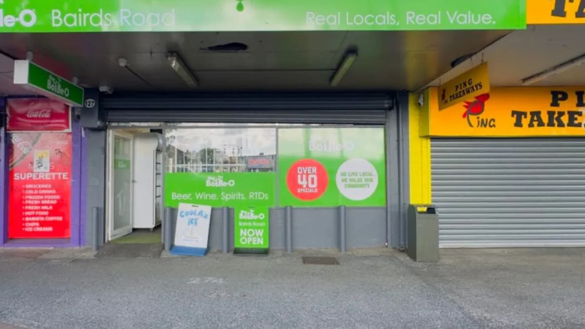 Bottle-O store blamed by police for Ōtara’s public drinking, anti-social behaviour