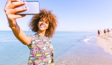 Over 50% of British holidaymakers get caught in “holiday photo perfection loop”, warn experts