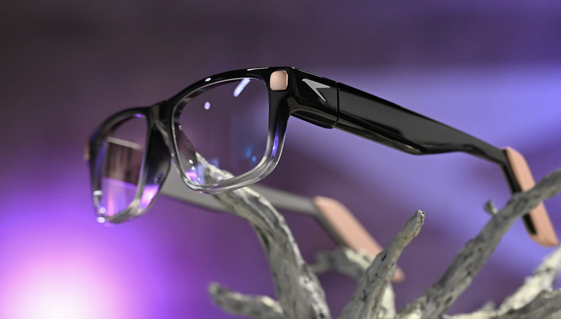Raven Prism Smart Glasses Announced with Unique Hot-swappable Battery