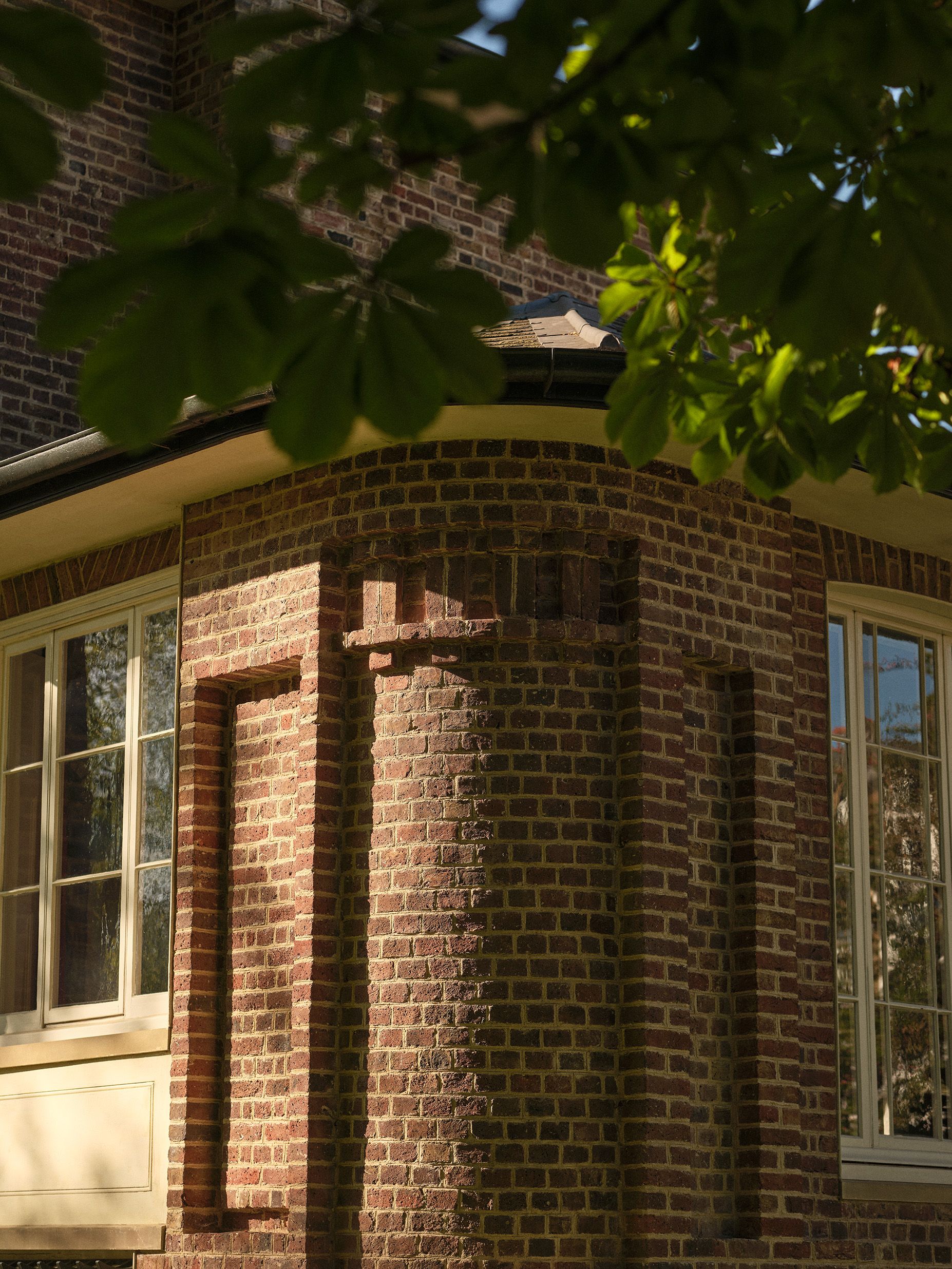 exterior of sandycombe lodge brickwork