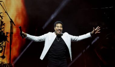 Lionel Richie cuts first-night tour concert short after sudden health scare on stage