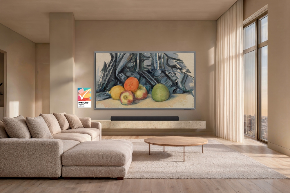 S95H displays Apples and Cloth by Paul Cézanne.