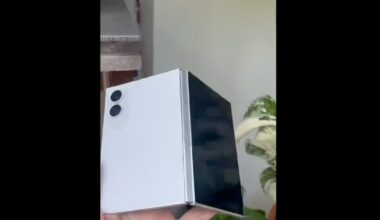 Samsung employee spotted using wide Galaxy Z Fold 8 in public