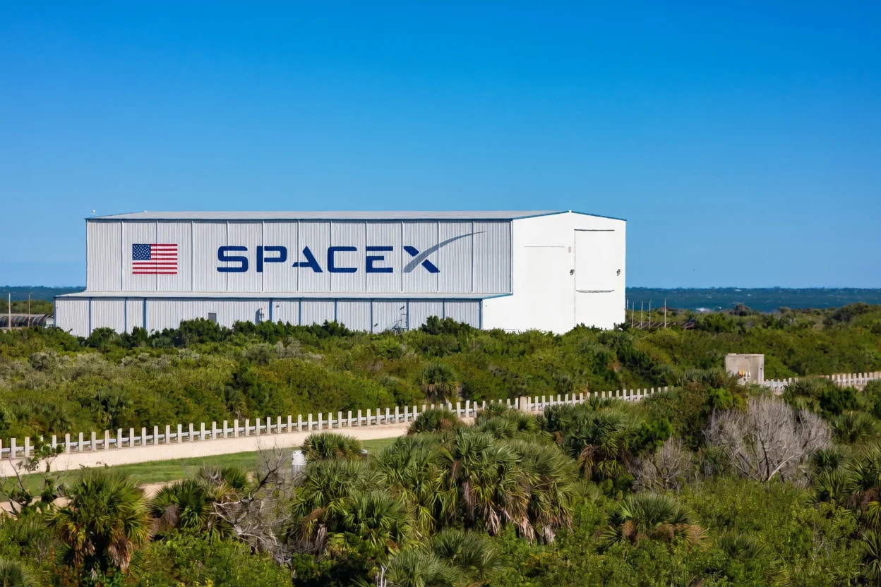 SpaceX (SPCX) vs AST SpaceMobile (ASTS): The Battle for Space Investment Dominance